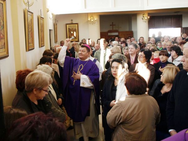 Biskup Vjekoslav Huzjak blagoslovio crkvu Svih Svetih Biskup Vjekoslav Huzjak blagoslovio crkvu Svih Svetih