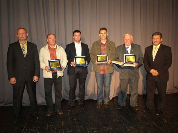 DAN GRADA Nećemo zaboraviti branitelje i poginule prijatelje ! DAN GRADA Nećemo zaboraviti branitelje i poginule prijatelje !