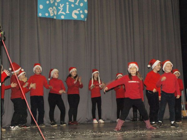 Učenici pjevali, plesali, glumili i recitirali za obnovu knjižnice Učenici pjevali, plesali, glumili i recitirali za obnovu knjižnice