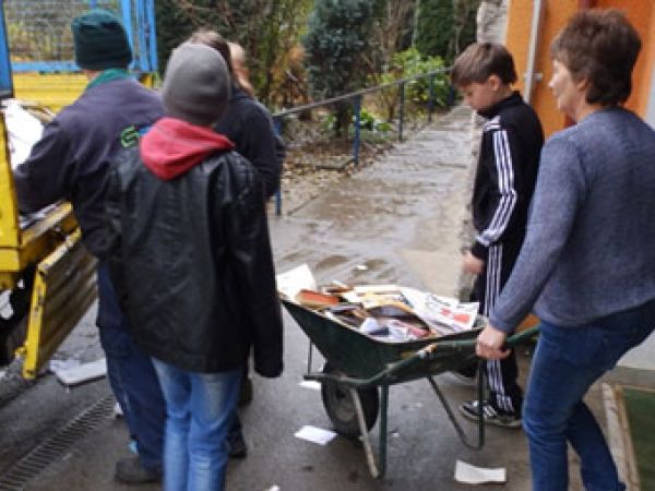 OSNOVNA ŠKOLA Do sada prikupljeno 5600 kuna za obnovu školske knjižnice OSNOVNA ŠKOLA Do sada prikupljeno 5600 kuna za obnovu školske knjižnice