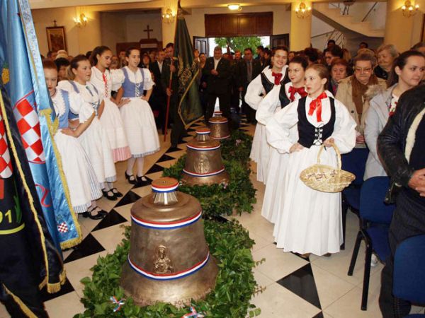Msgr. Huzjak: Zvona su iskaz vjere župe, našega kraja, domovine i naroda ! Msgr. Huzjak: Zvona su iskaz vjere župe, našega kraja, domovine i naroda !