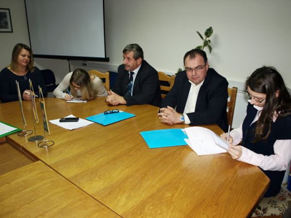 Gradonačelnik potpisao ugovore o stipendiranju s osmero gradskih studenata