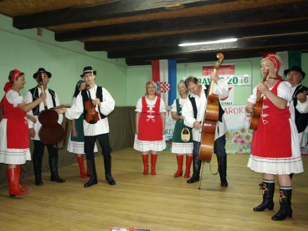 Na etno imanju Zajednice Mađara u Grbavcu održan tradicionalni susret Mađara pet županija