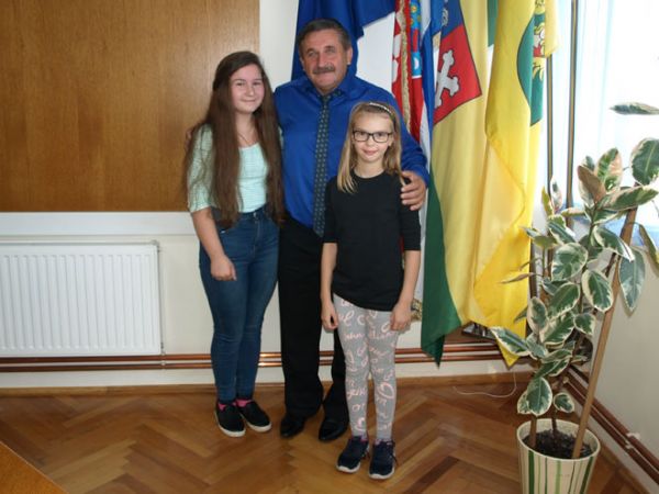 Mariana Šulentić nova je grubišnopoljska mala gradonačelnica, a Mia Dimač njezina zamjenica Mariana Šulentić nova je grubišnopoljska mala gradonačelnica, a Mia Dimač njezina zamjenica