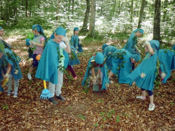 Mali ‘vilenjaci’ poručili da se i od otpada može napraviti blago Mali ‘vilenjaci’ poručili da se i od otpada može napraviti blago