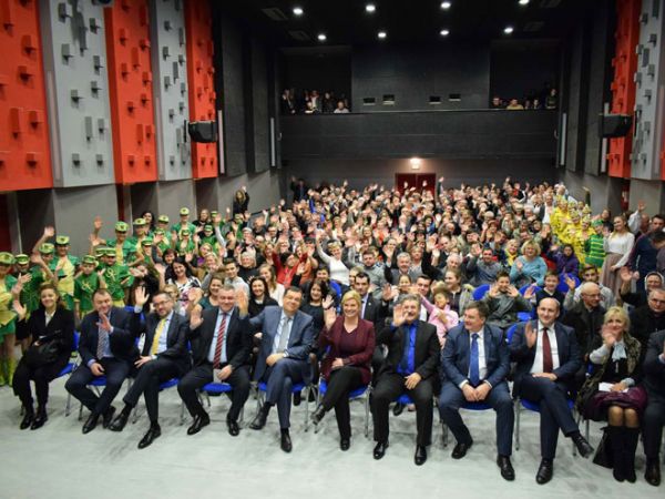 Predsjednica Grabar Kitarović podržava odlikovanje Otkosa 10 medaljom, te povratak suda i gruntovnice Predsjednica Grabar Kitarović podržava odlikovanje Otkosa 10 medaljom, te povratak suda i gruntovnice